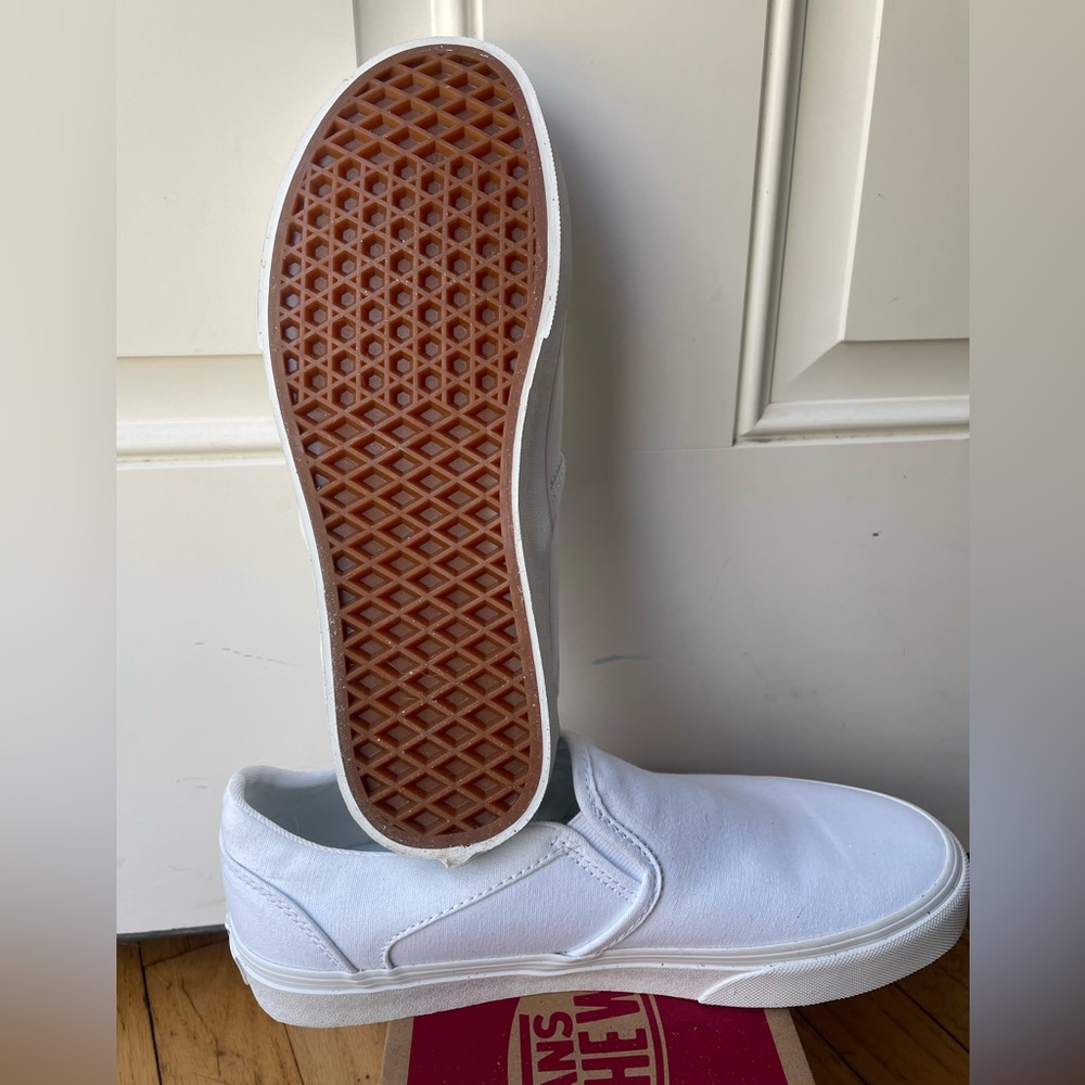 VANS - Picture 2 of 2
